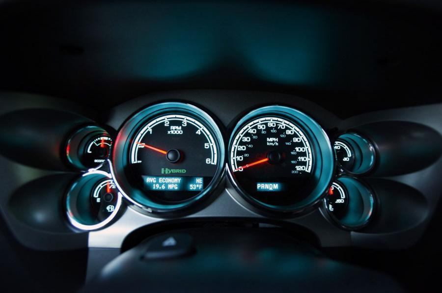  Chevrolet Silverado Hybrid 2010 года  (фото 14 из 44)